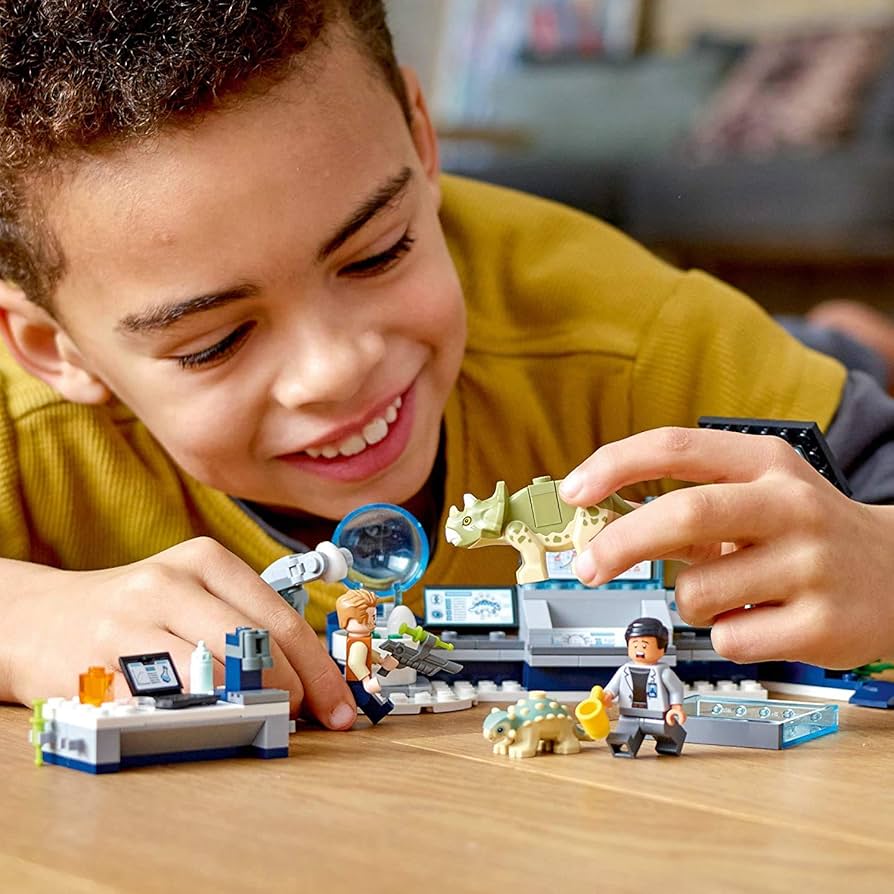 Amazon.com: LEGO Jurassic World Dr. Wu's Lab: Baby Dinosaurs